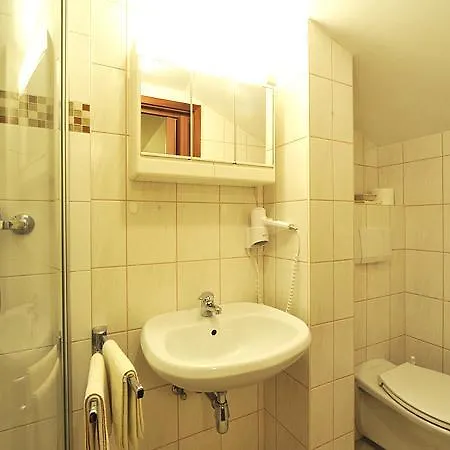 招待所 Gastehaus Nischelbitzer 4*